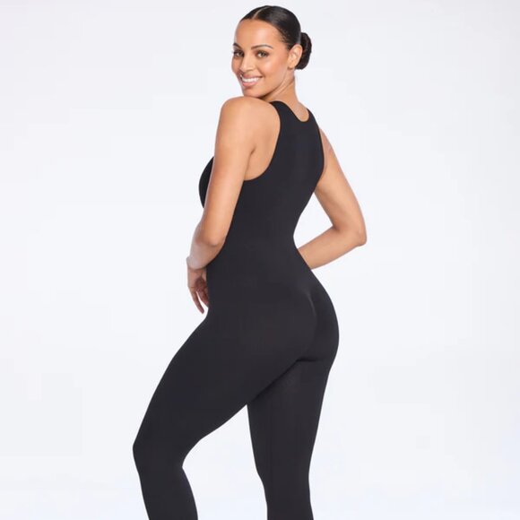 Shes's Waisted Snatched Knit Front Zip Jumpsuit - Picture 7 of 7